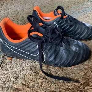 Nike Legend 7 Club FG 5 Tiempo Cleats Size 2